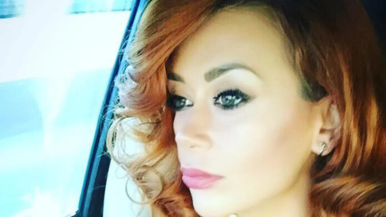 DENISA de la BAMBI şi-a etalat trupul la plajă! Cum arată în costum de baie