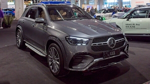 A cumpărat un Mercedes GLE 400 în valoare de 100.000 de euro, dar a simțit miros de ars la condus. Ce a descoperit mecanicul
