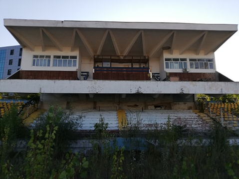 Stadionul Municipal din Bacău, fost ”Dumitru Sechelariu”, a ajuns de nerecunoscut