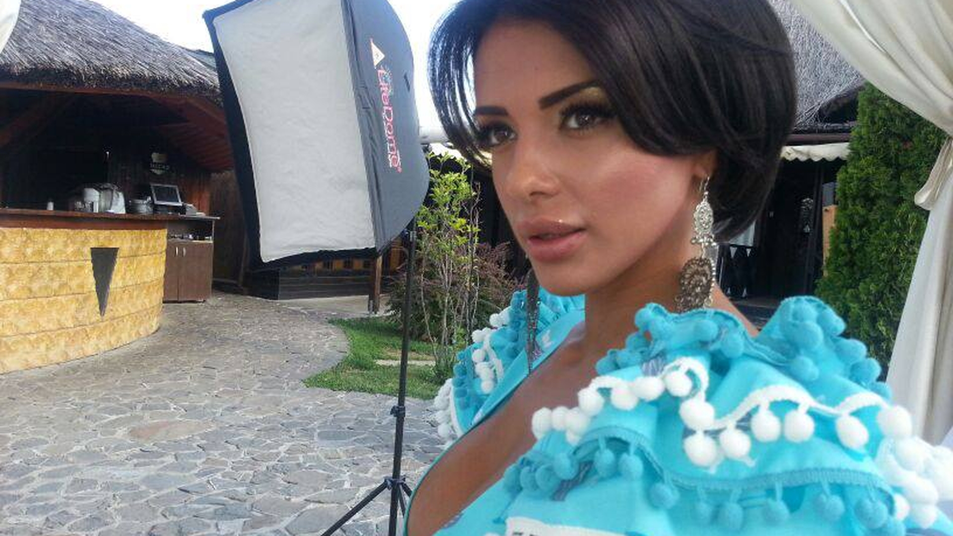 Fata cantaretei Nico este de nerecunoscut! Andra a aparut in cea mai sexy ipostaza, de dragul mamei ei