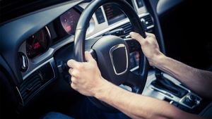 Motivul pentru care nu trebuie să oprești motorul mașinii, imediat după ce ai ajuns la destinație. Puțini șoferi din România cunosc acest lucru