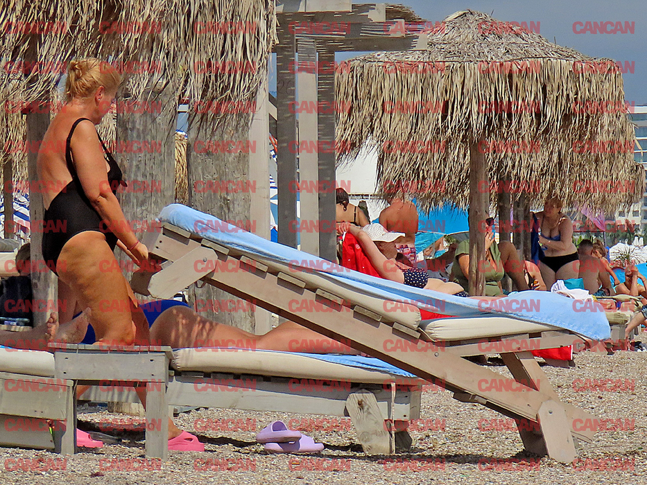 Alice Dumitrescu, la plajă, fără Horia Brenciu. (sursă - CANCAN.RO)