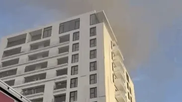 Incendiu violent într-un bloc de 11 etaje din București! 17 persoane au ajuns la spital
