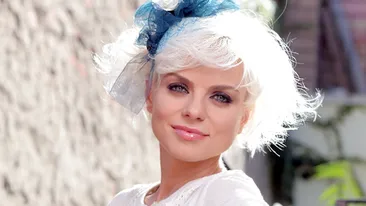 In Romania oamenii mor inghetati, iar vedetele se bronzeaza la plaja! Cum s-a pozat Jojo in vacanta