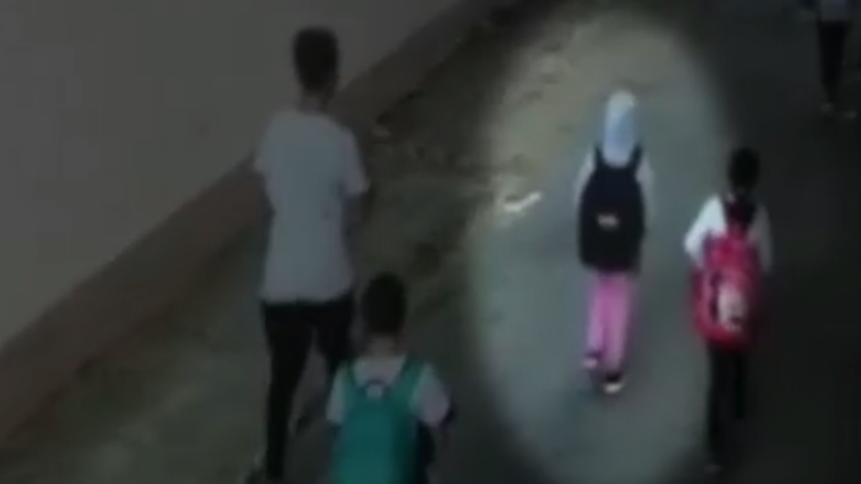 Ultimele imagini cu fetița dispărută în Dâmbovița! Cum a fost filmată de camerele de supraveghere