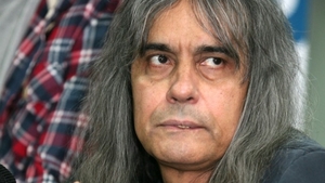 Ascultă prima piesă semnată Cristi Minculescu, după plecarea din trupa legendară Iris, şi Paula Seling - "Lumi paralele"!