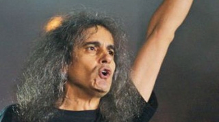 Cristi Minculescu: "Industria rock se misca. Nu are cum sa fie ca in strainatate, fiindca acolo este deja o traditie"