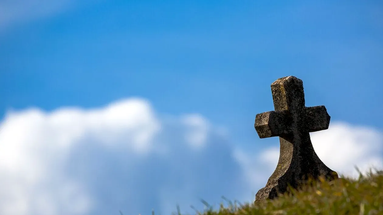 Reclama la o firmă de morminte din Botoșani care s-a viralizat imediat: ”Încă un client mulțumit”