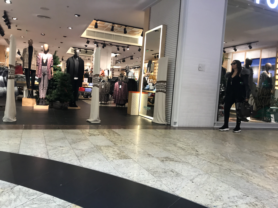 A purtat tot timpul ochelarii de soare