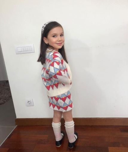 Plângând, Andreea Tonciu a făcut primele declarații după ce și-a înmormântat bunica: “N-am dormit de 4 zile”. Ce mesaj copleșitor a scris pe coroana cu flori