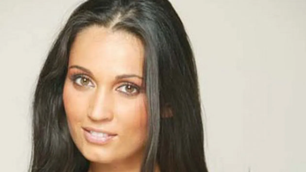 Nicoleta Luciu si-a plimbat copiii cu limuzina cu ocazia zilei de 1 Iunie! Micutii s-au delectat cu sampanie