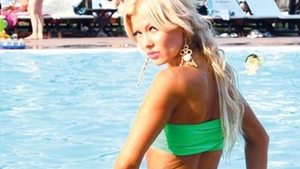 Luptă să redevină diva de altădată! Cea mai ”senzuală” româncă s-a dezbrăcat la saună şi…
