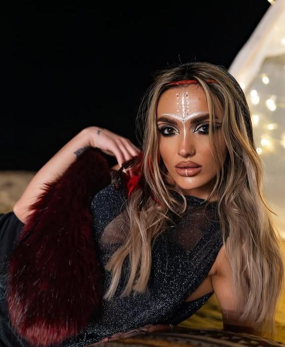 Blondina nu se lasă! Trage sfori peste sfori! (SURSA: INSTAGRAM.COM)