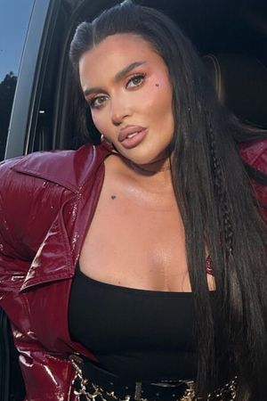 Ce-a putut să pățească Oana Radu în timpul unui concert. Ce i-au făcut fanii în timp ce cânta pe scenă