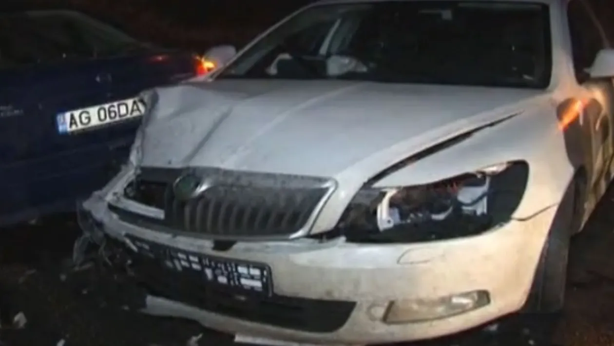 Accident în lanţ pe DN 65! Doi copii şi tatăl lor au fost răniţi