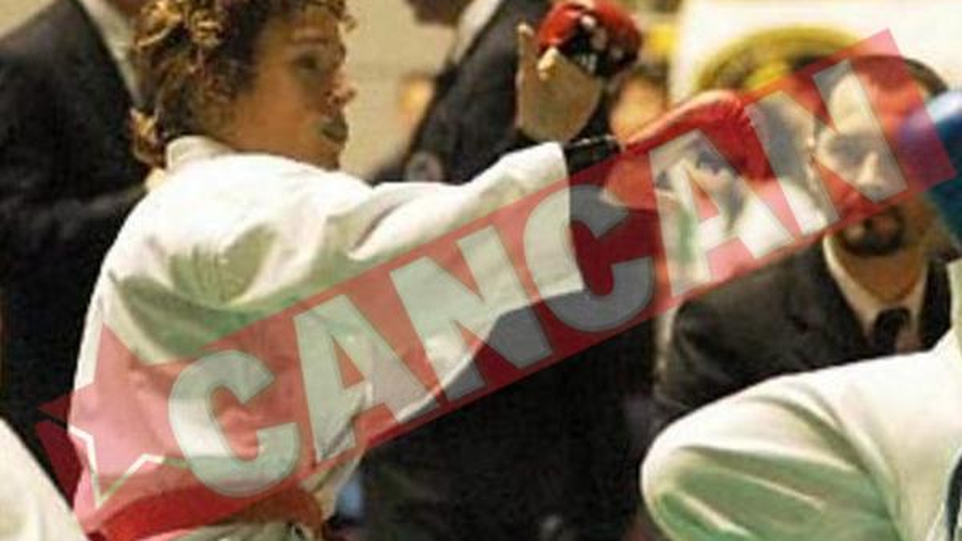 Un roman a atacat o karateka italiana