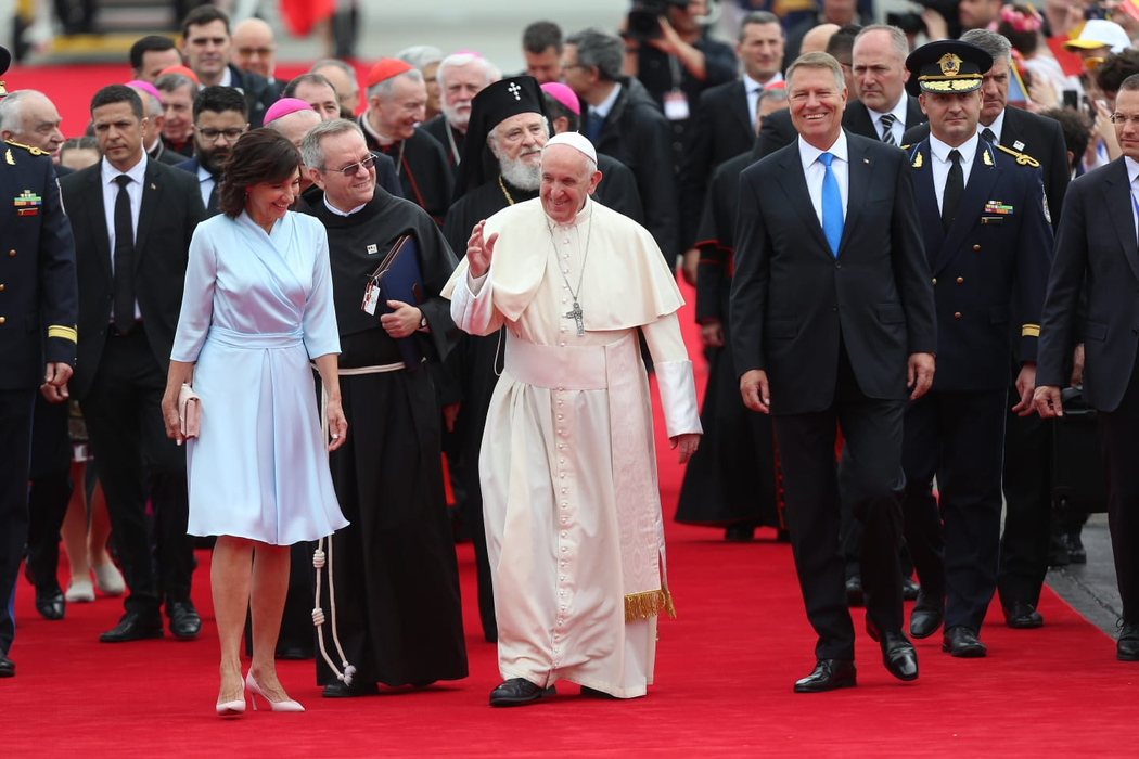 Papa Francisc este în România! Imagini super-exclusive + informații în premieră