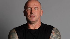 Cătălin Zmărăndescu se topeşte pe picioare! S-a îmbolnăvit la Survivor? "Nu ştiu dacă mai am 90 kg"