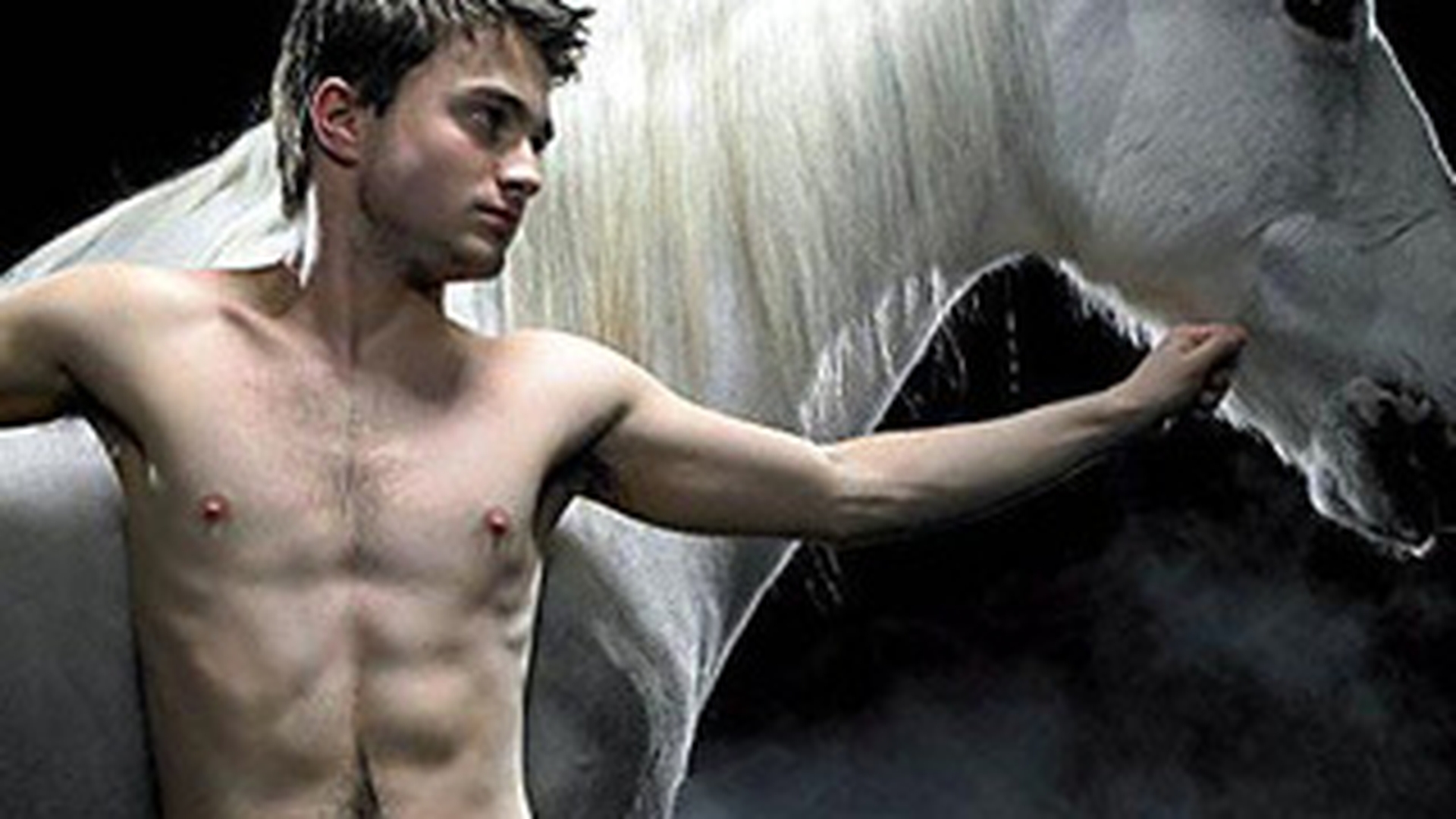 Harry Potter cam paros si urat mirositor! Daniel Radcliffe nu are voie sa se rada in partile intime! Afla de ce!