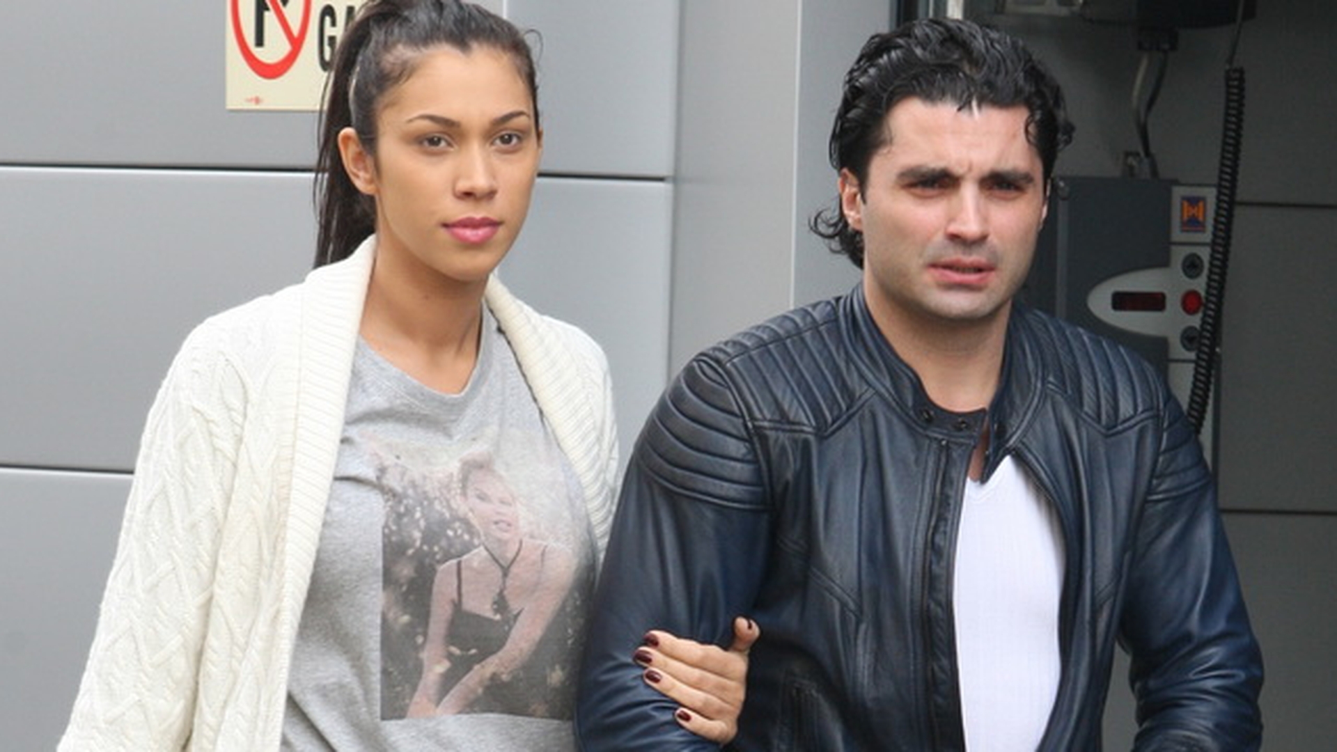 Pepe nu poarta verigheta, dar sotia i-a pus bodyguard! Vezi aici cine este barbatul care a devenit "umbra" cantaretului!