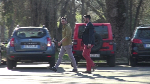Timp petrecut cu cel mai bun prieten - gratis! Reactia lui Slav cand il vede pe reporterul CANCAN.ro cu tricoul asta - nepretuita!