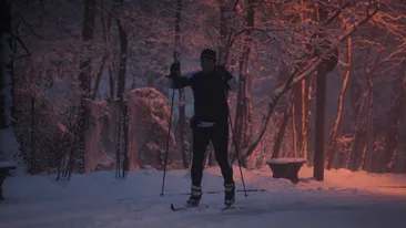 Sa vezi si sa nu crezi! “Yeti”, omul zapezilor, se da cu schiurile prin Bucuresti!