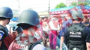 Politisti comunitari raniti de comerciantii din piata Obor