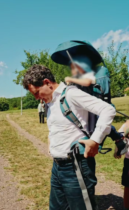 Nicușor Dan și familia lui s-au plimbat în natură/ Sursa foto: TikTok