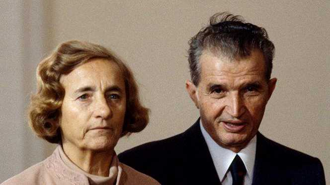 Cum făcea amor Elena cu Nicolae Ceaușescu. Fanteziile erotice ale tovarășei depășeau orice imaginație: „S-o văd culcată în pielea goală mişcând din fundul ei grozav până la..”
