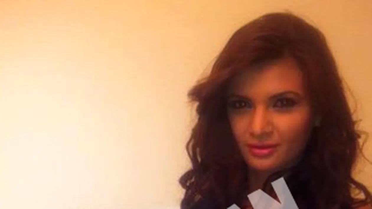 Ce face Ramona Gabor prin Dubai! Primeste zilnic buchete de flori de la necunoscuti si e chinuita de furtunile de nisip de pe plaja!