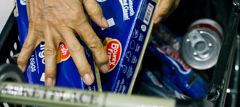 Același coș, prețuri diferite! Cât costă lista La Carrefour față de alte supermarketuri