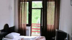 GALERIE FOTO. Cum arată hotelul unde sute de femei au fost violate și torturate. Turiștii habar nu au ce s-a petrecut în interior