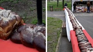 Cum au reacționat doi turiști străini, după ce au gustat din cozonacul de Paște: ”Are un gust asemănător cu...”