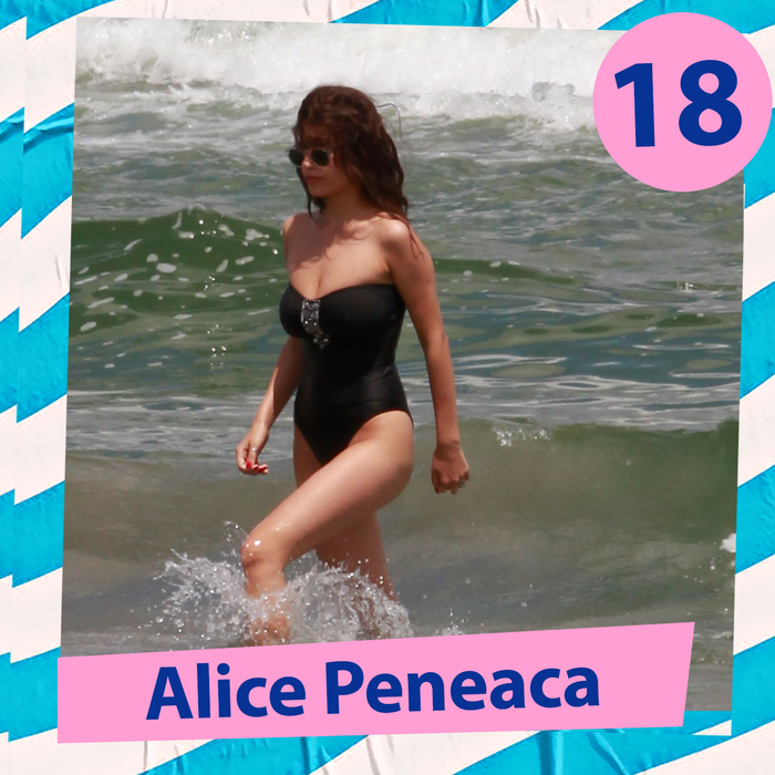 Top 30 vedete care se hârjonesc în apă în cele mai sexy poziții. Ce locuri ocupă Ramona Olaru, Antonia ori Gina Pistol între “Reginele Splash-urilor”