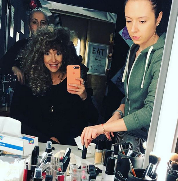 Adela Popescu şi-a schimbat look-ul! Cum a apărut în emisiune. Mulţi au crezut că nu văd bine