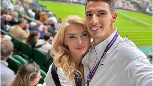 Andreea Bălan şi Victor Cornea au dus relaţia la următorul nivel. Cântăreaţa şi-a prezentat iubitul celor două fetiţe
