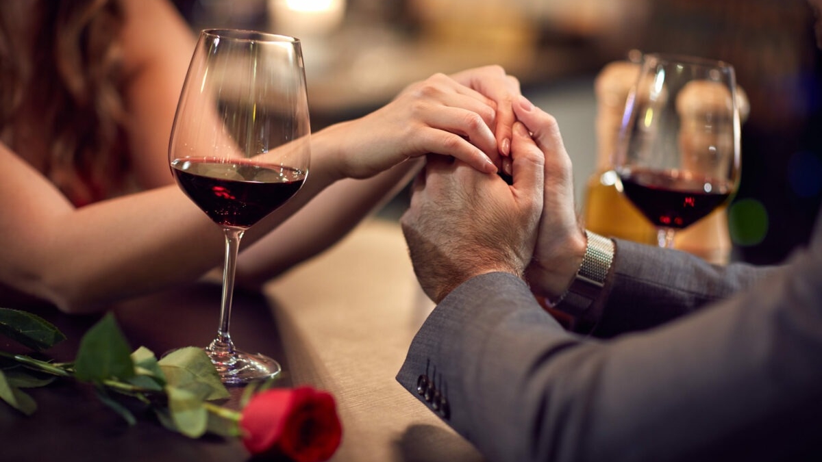 Cât costă o cină romantică de Valentine’s Day în București. Câte sute de lei scoți din buzunar