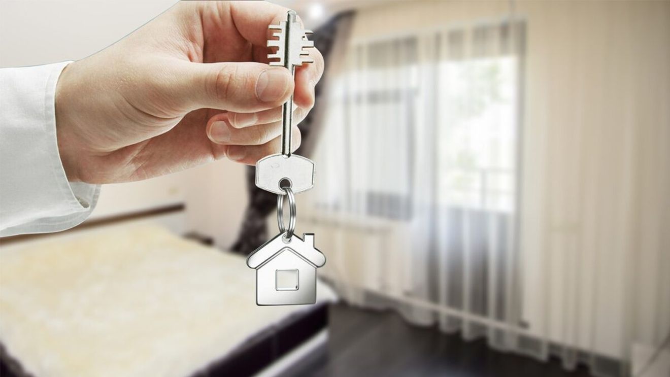 Nu e o glumă! Cât plătește chirie un bărbat pentru un apartament de doar 18 metri pătrați