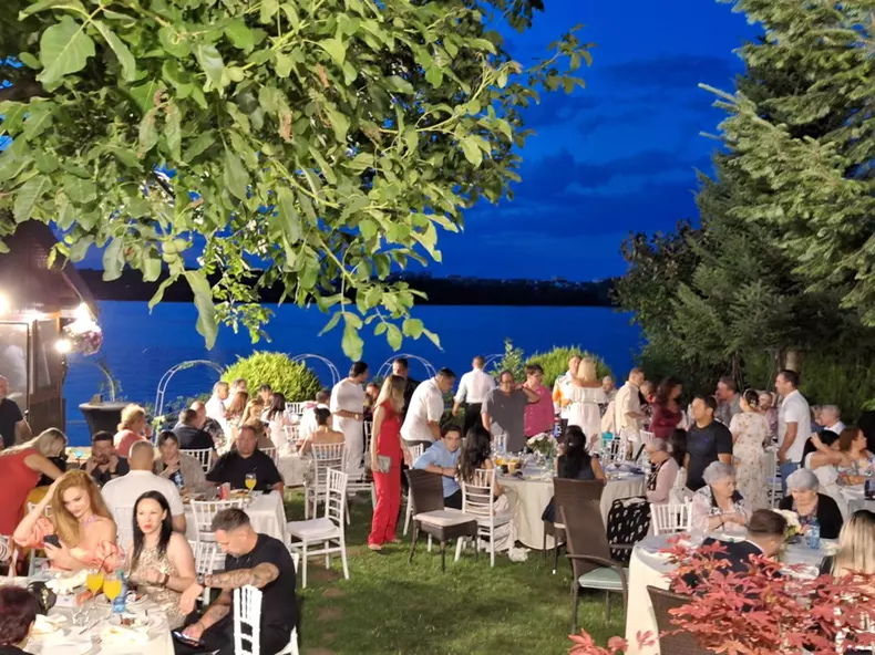 Cum arată vila din nordul Capitalei a Mariei Dragomiroiu. Are vedere către lac și piscină