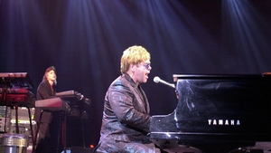 Trei muncitori, raniti in urma prabusirii scenei pentru un concert al lui Elton John, in Mexic