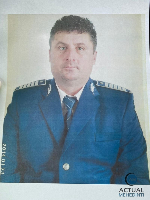 Un polițist din Mehedinți, răpus de infecția cu COVID-19. Imagini cu puternic impact emoțional surprinse la omagiul pe care i l-au adus foștii colegi | VIDEO