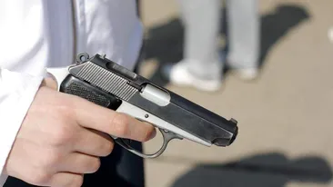 Un italian a amenințat cu pistolul un rom pentru a recupera o datorie mai veche! A vrut să își facă singur dreptate