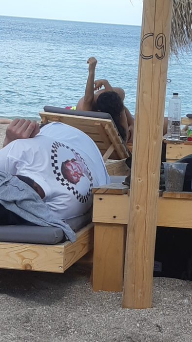 Mihaela Coșerariu și iubitul ei, săruturi pasionale și atingeri fierbinți pe plajă © CANCAN.RO