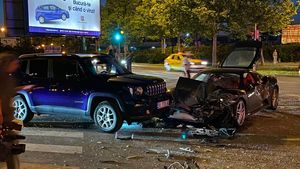 Grav accident în București! Un Ferrari și un Mitsubishi s-au făcut praf! IMAGINI EXCLUSIVE