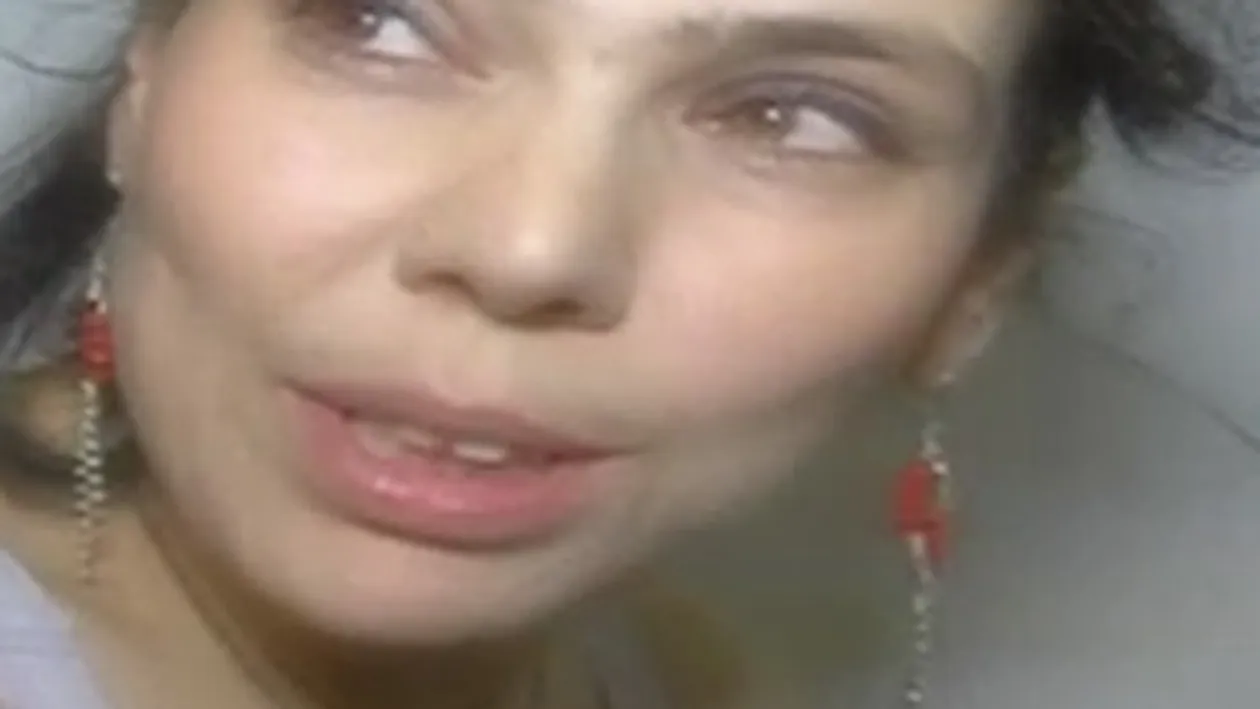 În sfârşit a venit şi acest moment! Ioana Tufar s-a SPĂLAT! Uite-o cum îşi curăţă dinţii şi îşi face duş!