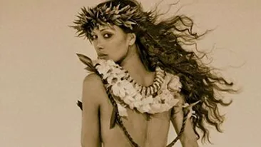 Daniel Buzdugan: Fetele din Romania pozeaza nud pentru o carte... de credit