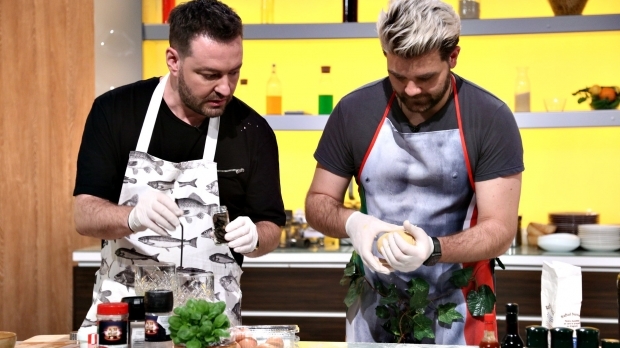 Din Asia Express la Chefi la cuțite! Cum au reușit Alex Abagiu și Radu Vlăduț să-i impresioneze pe jurați
