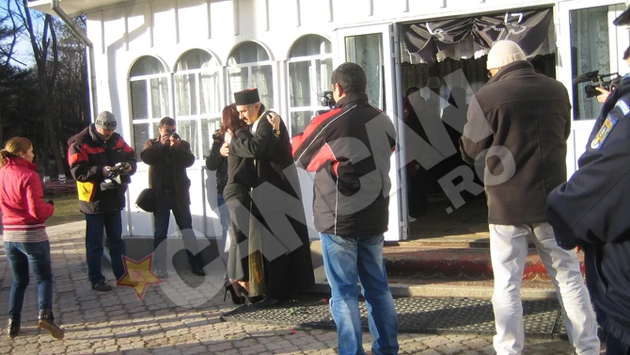 VIDEO Nadia Comaneci a plans fara incetare la inmormantarea tatalui sau!