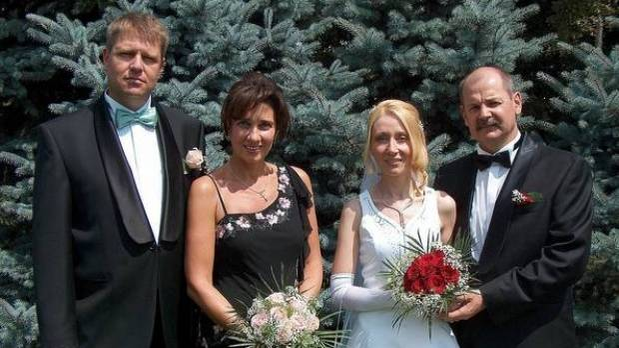 Nu o recunoști! Cum arăta Carmen Iohannis în tinereţe! În copilărie, Prima Doamnă a luat lecții de balet și de pian