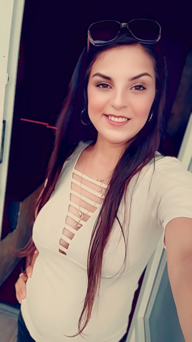 Adriana, o tânără de 25 de ani din Hunedoara, a fost ucisă de soțul ei. Doi copilași au rămas acum orfani de mamă